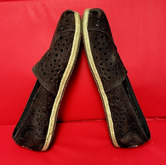 TOMS Classic Womens Brown Perforated Suede Leather Slip On Flats size 9 - Picture 7 of 10